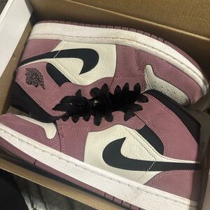 Nike Women's Shoes in Pink and Black